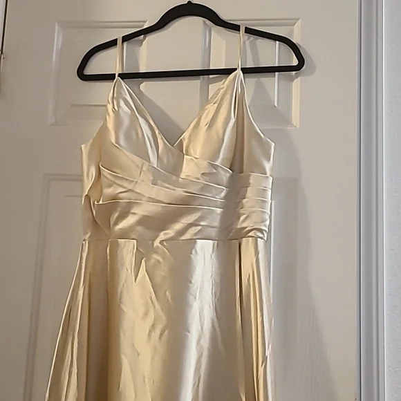 Women's formal cream dress sz 12 - Picture 4 of 8